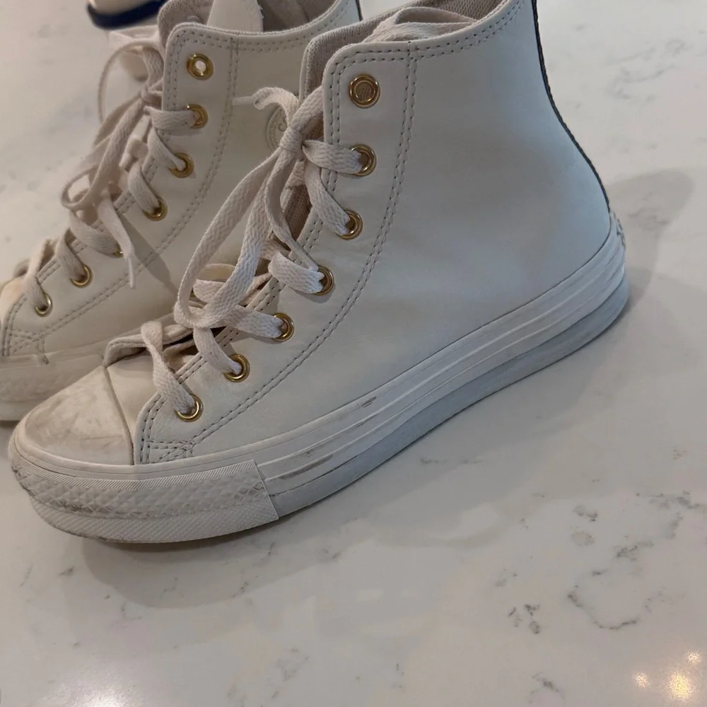 High-Top converse Sneakers in Off-White with Gold Eyelets